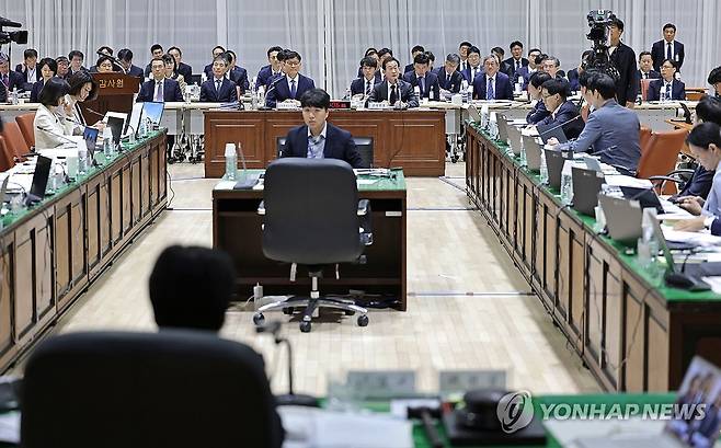 감사원에서 열린 국회 국정감사 (서울=연합뉴스) 류영석 기자 = 12일 서울 종로구 감사원에서 국회 법제사법위원회 국정감사가 열리고 있다. 2026.10.12 ondol@yna.co.kr