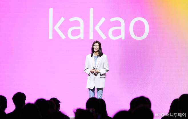 13일 정신아 카카오 대표가 경기 용인 카카오 AI 캠퍼스에서 개발자 콘퍼런스 '이프 카카오 26'를 열고 AI 사업 방향을 공개했다. /사진=카카오