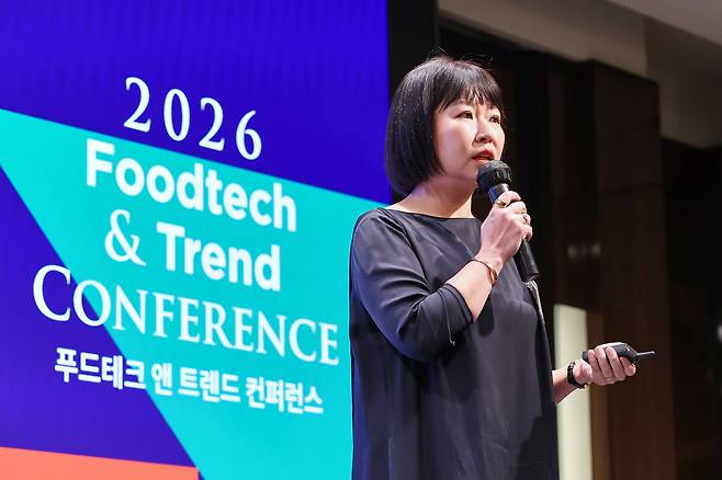 장석현 CJ제일제당 컨슈머·비즈니스 인텔리전스 담당 상무가 14일 서울 소공동 웨스틴조선호텔에서 열린 ‘2026 푸드테크 앤 트렌드 컨퍼런스’에서 기조강연을 하고 있다. /조선비즈