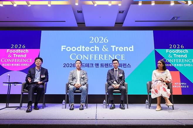 (왼쪽부터)이기원 월드푸드테크협의회 공동회장, 김성래 선미한과 대표이사, 김보람 ㈜이삭 브랜드전략 본부장, 니디 아그르왈(Nidhi Agrawal) 스윅 주식회사 공동대표·한글과자(Kalphabets) 공동창업자. /조선비즈