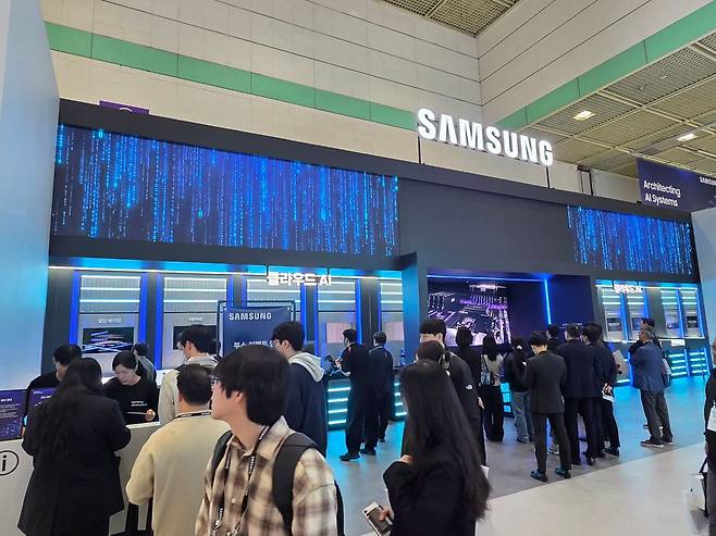 14일 서울 코엑스에서 열린 제28회 반도체대전(SEDEX 2026) 삼성전자 부스. ⓒ데일리안 정진주 기자