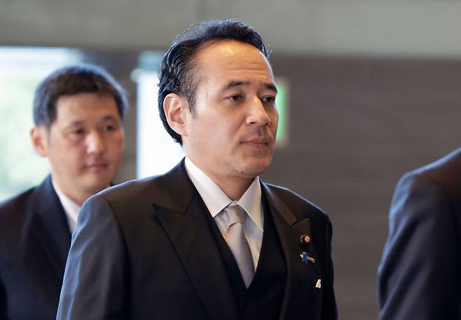 지닌딜 17일 개각에서 농림수산상에 발탁된 야나 가즈오 의원이 총리관저에 들어오고 있다. EPA=연합뉴스
