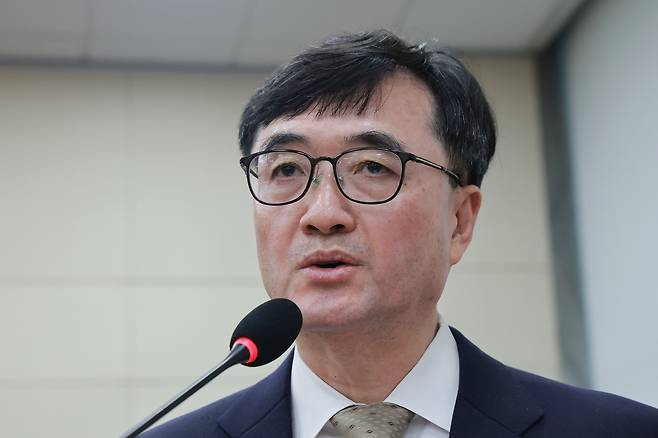 임기근 국무조정실장이 13일 국회 정무위원회에서 열린 국무조정실 등에 대한 국정감사에서 인사말과 업무보고를 하고 있다. [연합]