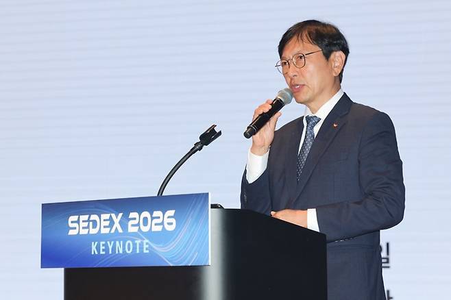 안현 SK하이닉스 사장, SEDEX 2026 기조연설 (서울=연합뉴스) 서대연 기자 = 안현 SK하이닉스 사장이 14일 서울 강남구 코엑스에서 열린 제28회 반도체대전(SEDEX 2026) 키노트 스피치에서 기조연설을 하고 있다.