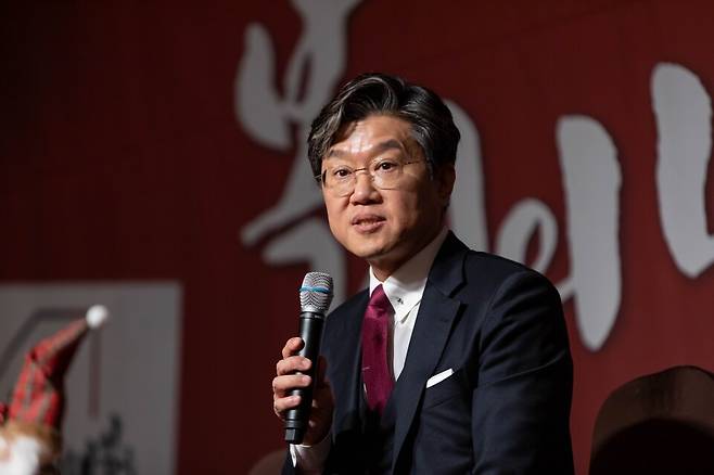 보건복지부와 한국사회복지사협회는 노후준비 지원법을 사회복지사업에 포함하는 개정안에 찬성했다. 정석왕 협회장은 사회복지사 경력 인정과 처우 개선, 서비스 전문성 강화를 기대했다. 다만 국회 검토보고서는 하위법령 정비 기간을 고려해 시행일을 조정할 필요가 있다고 지적했다. 정석왕 한국사회복지사협회 회장 /한국사회복지사협회