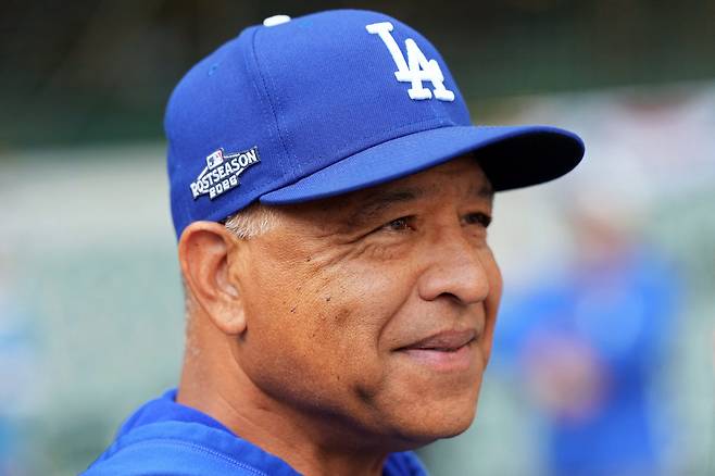MILWAUKEE, WISCONSIN - OCTOBER 12: Manager Dave Roberts of the Los Angeles Dodgers looks on during batting practice prior to game two of the National League Championship Series against the Milwaukee Brewers at American Family Field on October 12, 2026 in Milwaukee, Wisconsin.   John Fisher/Getty Images/AFP (Photo by John Fisher / GETTY IMAGES NORTH AMERICA / Getty Images via AFP)







<저작권자(c) 연합뉴스, 무단 전재-재배포, AI 학습 및 활용 금지>