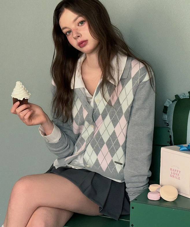 로민 아가일 카라 긴팔 카디건