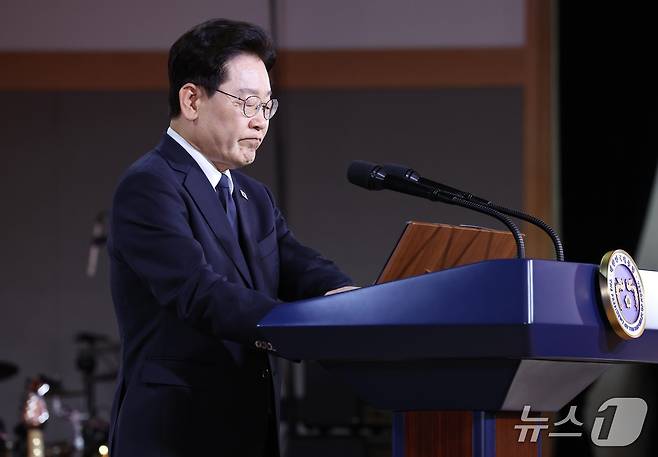 이재명 대통령이 16일 부산에서 열린 제47주년 부마민주항쟁 기념식에서 기념사를 하고 있다. (청와대통신사진기자단) 2026.10.16 ⓒ 뉴스1