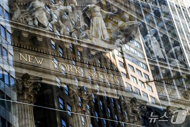 미국 뉴욕 맨해튼 소재 뉴욕증권거래소(NYSE) 건물. 2026.9.15 ⓒ 로이터=뉴스1
