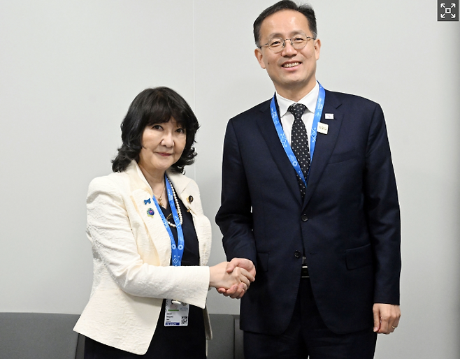 이형일 부총리와 가타야마 사쓰키 일본 재무상. 재정경제부 제공