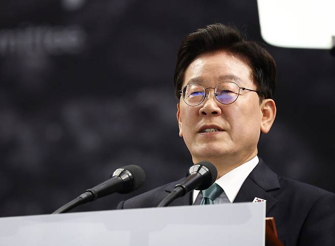 이재명 대통령이 16일 제주 서귀포시 제주월드컵경기장에서 열린 제107회 전국체육대회 개회식에서 기념사를 하고 있다. [김호영 기자]