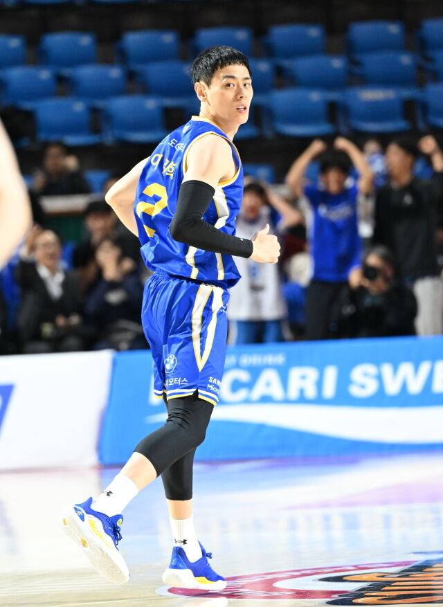 이관희가 환호하고 있다./KBL 제공