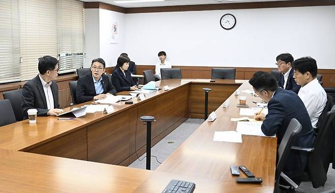 [서울=뉴시스] 권대영 재정경제부 차관이 16일 서울 종로구 정부서울청사에서 2026년 제11차 일자리 전담반(TF)을 주재하고 있다. (사진=재경부 제공) 2026.10.16. photo@newsis.com *재판매 및 DB 금지