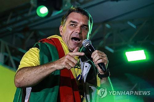 유세 중인 플라비우 보우소나루 후보  [AFP=연합뉴스]