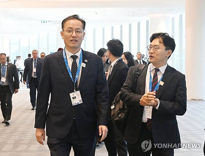 이형일 부총리, G20 재무장관 중앙은행 총재 회의 참석 (서울=연합뉴스) 이형일 부총리 겸 재정경제부 장관이 지난 15일(현지시간) 태국 방콕에서 열린 주요 20개국(G20) 재무장관 중앙은행 총재 회의에 참석하기 위해 이동하고 있다. 2026.10.16 [재정경제부 제공. 재판매 및 DB 금지] photo@yna.co.kr