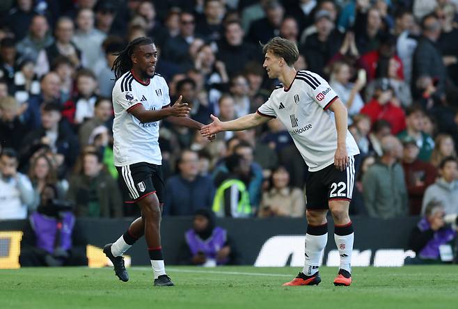 Soccer Football - Premier League - Fulham v Hull City - Craven Cottage, London, Britain - October 17, 2026 Fulham's Alex Iwobi celebrates scoring their first goal with David Affengruber Action Images via Reuters/Paul Childs EDITORIAL USE ONLY. NO USE WITH UNAUTHORIZED AUDIO, VIDEO, DATA, FIXTURE LISTS, CLUB/LEAGUE LOGOS OR 'LIVE' SERVICES. ONLINE IN-MATCH USE LIMITED TO 120 IMAGES, NO VIDEO EMULATION. NO USE IN BETTING, GAMES OR SINGLE CLUB/LEAGUE/PLAYER PUBLICATIONS. PLEASE CONTACT YOUR ACCOUNT REPRESENTATIVE FOR FURTHER DETAILS..

<저작권자(c) 연합뉴스, 무단 전재-재배포, AI 학습 및 활용 금지>