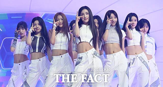 그룹 A20 LITE은 데뷔곡 'NEON'에서 일렉트로닉 뮤직과 K팝 신에서 유행한 여러 요소를 혼합했다. 이들의 음악이 익숙하게 들리는 이유다./김성렬 기자