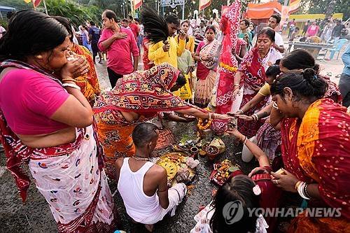 힌두 축제 두르가 푸자  [AP=연합뉴스]