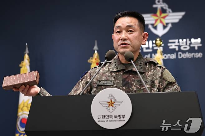 양진혁 합동참모본부 작전부장이 지난 5일 서울 용산구 국방부에서 육군 25사단 비무장지대(DMZ) 지뢰 폭발상황 관련 최종 조사결과를 발표하고 있다. 2026.10.5 ⓒ 뉴스1 구윤성 기자