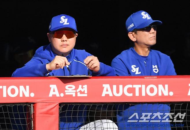 9일 인천SSG랜더스필드에서 열린 SSG와 삼성의 경기. 6회 마운드에 오른 삼성 페덱 피칭을 박진만 감독이 지켜보고 있다. 인천=박재만 기자 pjm@sportschosun.com/2026.10.09/