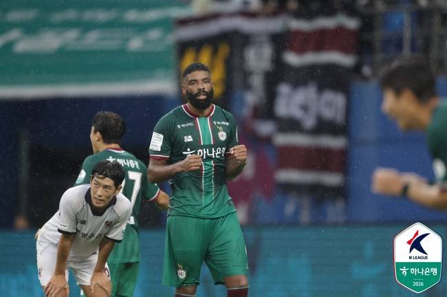 지난 18일 대전월드컵경기장에서 열린 대전하나시티즌과 광주FC의 경기에서 대전 디오고가 활약하고 있다. 디오고는 이날 후반 33분 동점골을 터뜨리며 팀의 3대 2 역전승에 힘을 보탰다. 한국프로축구연맹 제공