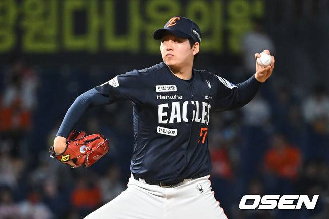 [OSEN=창원, 이석우 기자] 26일 창원NC파크에서 2026 신한 SOL KBO 리그 NC 다이노스와 한화 이글스의 경기가 열렸다. 홈팀 NC는 토다가, 방문팀 한화는 황준서가 선발 출전했다. 한화 이글스 조동욱이 역투하고 있다. 2026.09.26 / foto0307@osen.co.kr