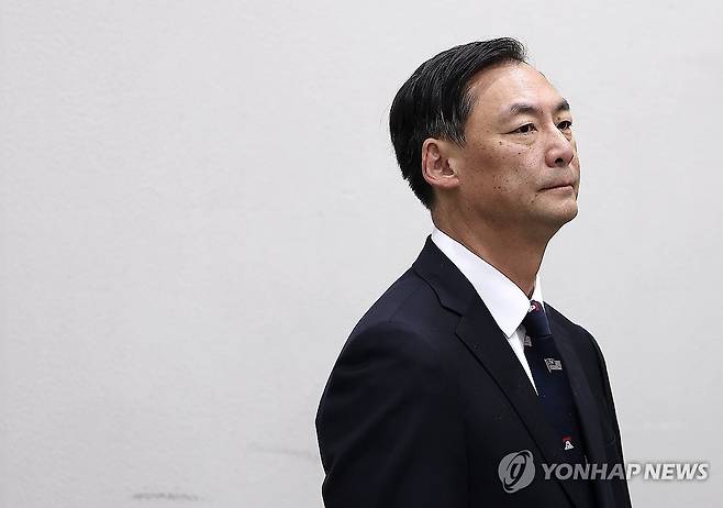 이재명 대통령 명예훼손 혐의 모스 탄, 첫 공판 출석 (서울=연합뉴스) 김도훈 기자 = 이재명 대통령 명예훼손 혐의를 받는 모스 탄(한국명 단현명) 전 리버티대 교수가 16일 서울 서초구 서울중앙지법에서 열린 1심 첫 공판에 출석하고 있다. 2026.10.16 superdoo82@yna.co.kr
