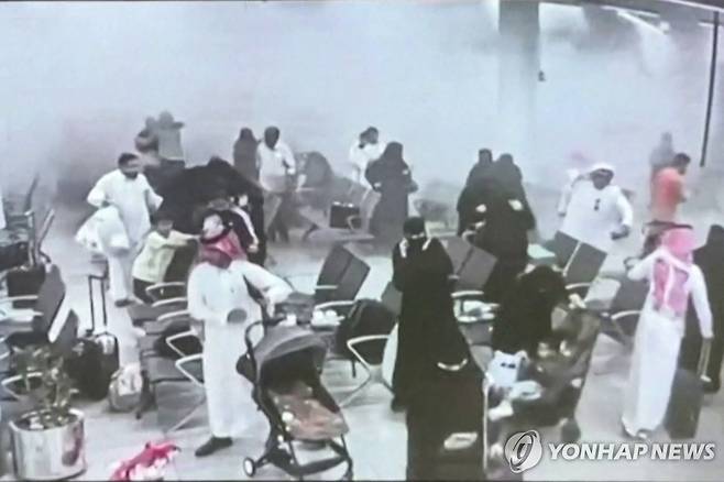 후티 반군의 공격을 받은 사우디 아브하 국제공항 [AFP=연합뉴스 자료사진 재판매 및 DB 금지]
