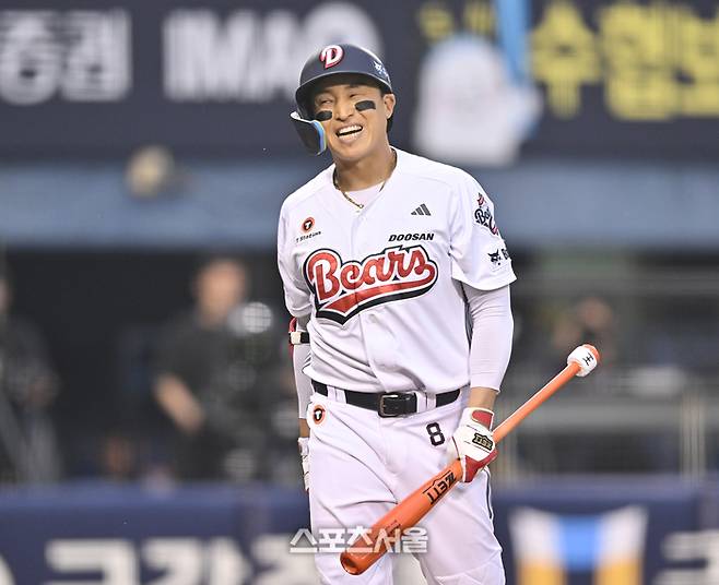 두산 손아섭이 19일 서울 잠실구장에서 열린 2026 KBO리그 NC전 1회말 1사2루 헛스윙 삼진아웃을 당한 후 아쉬워하고 있다. 잠실 | 최승섭기자 thunder@sportsseoul.com