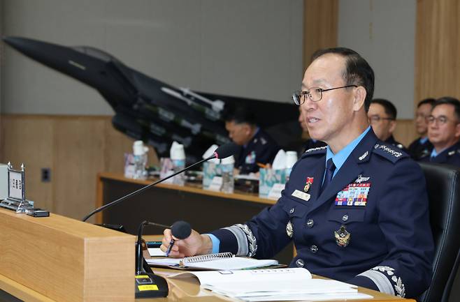 (계룡=뉴스1) 김기태 기자 = 손석락 공군 참모총장이 20일 충남 계룡대에서 열린 국회 국방위원회의 공군본부에 대한 국정감사에서 답변하고 있다. 2026.10.20/뉴스1  Copyright (C) 뉴스1. All rights reserved. 무단 전재 및 재배포,  AI학습 이용 금지. /사진=(계룡=뉴스1) 김기태 기자