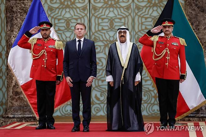 19일 쿠웨이트 방문한 마크롱 [AFP=연합뉴스 자료사진. 재판매 및 DB 금지]