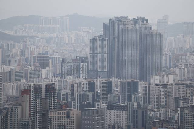 지난 18일 서울 남산에서 바라본 모습. [연합뉴스]