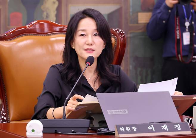 지난달 29일 국회에서 열린 문화체육관광위원회 전체회의에서 이재정 위원장이 국감 증인 등 출석 요구와 관련한 입장을 밝히고 있다. 연합뉴스