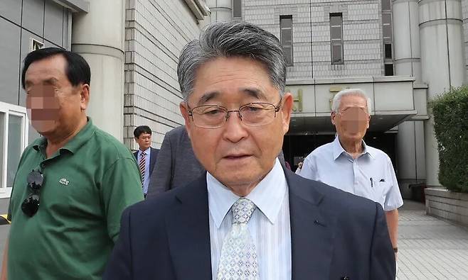 법원을 나서는 보수논객 지만원씨. 연합뉴스