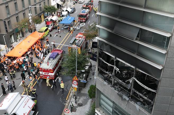 역삼 연쇄방화 사건 관련 실제 보도 이미지 01 - 10월 20일 강남구 역삼동 화재 현장 사진