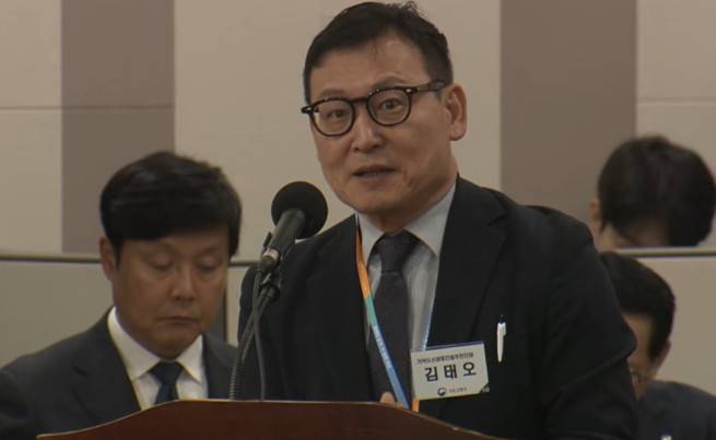 김태오 국토부 가덕도신공항건립추진단장이 22일 국회 국토교통위원회 국정감사에서 의원 질의에 답변하고 있다.(국회tv 캡처)