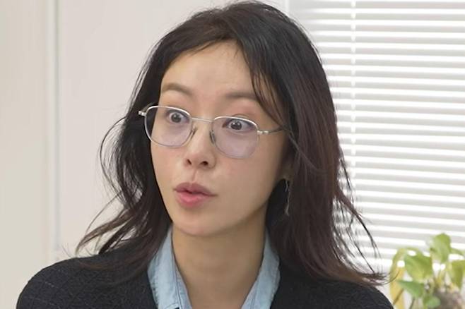 출처:채널 '황정음'