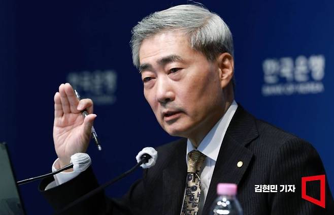 신현송 한국은행 총재가 22일 서울 중구 한은에서 열린 금융통화위원회 통화정책방향 결정 회의 후 기자간담회에서 발언하고 있다.