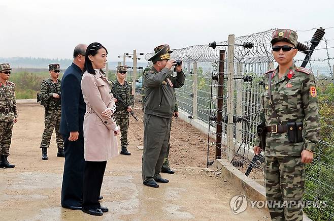 북한 박정천·김여정, 남부 국경 요새화 공사 현장 시찰 (평양 조선중앙통신=연합뉴스) 박정천 북한 국방성 고문이 지난 20일 리일환 노동당 비서, 김여정 당 부장, 인민군 총참모부 주요 지휘관들과 함께 남부 국경 요새화 공사 현장의 주요 지점들을 시찰했다고 조선중앙통신이 21일 보도했다. 2026.10.21 
    [국내에서만 사용가능. 재배포 금지. For Use Only in the Republic of Korea. No Redistribution] nkphoto@yna.co.kr