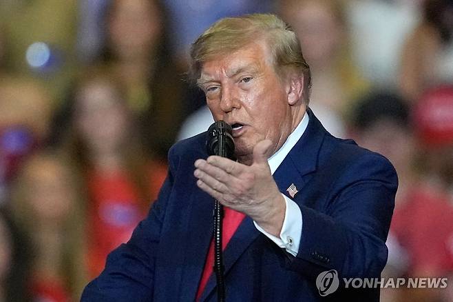 사우스캐롤라이나에서 중간선거 유세하는 트럼프 [AP=연합뉴스. 재판매 및 DB 금지]