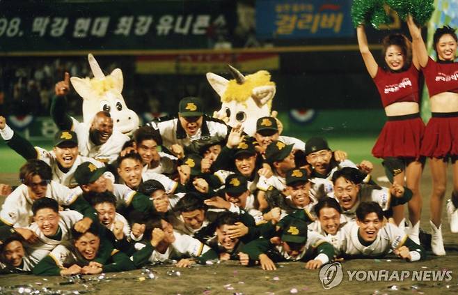 1998년 한국시리즈 우승한 현대 유니콘스 [연합뉴스 자료사진]