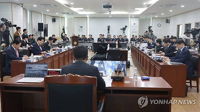 제주경찰청 국감 (제주=연합뉴스) 고성식 기자 = 22일 제주경찰청에서 국회 행정안전위원회의 제주경찰청에 대한 국정감사가 진행되고 있다. 2026.10.22 koss@yna.co.kr