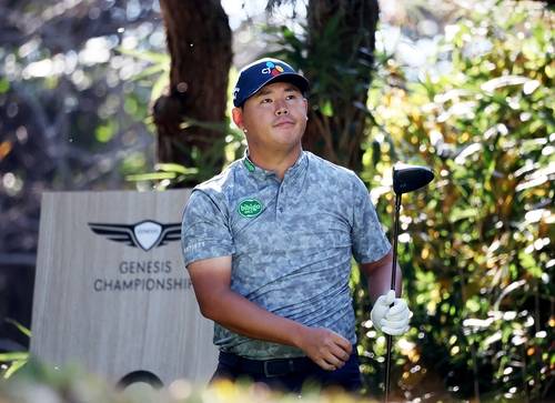 볼의 방향을 살피는 김시우 [KPGA 제공. 재판매 및 DB 금지]