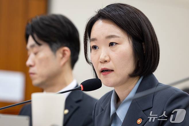 이소영 중소벤처기업부 장관이 23일 서울 여의도 국회에서 열린 산업통상자원중소벤처기업위원회의 중소벤처기업부 등에 대한 국정감사 종합감사에 출석해 의원 질의에 답하고 있다. 2026.10.23 ⓒ 뉴스1 유승관 기자
