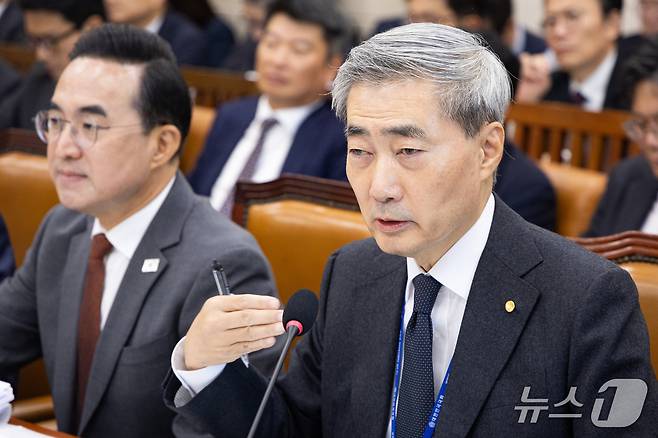 신현송 한국은행 총재가 23일 서울 여의도 국회에서 열린 재정경제기획위원회의 기획예산처, 한국은행 등에 대한 국정감사 종합감사에 출석해 의원 질의에 답하고 있다. 2026.10.23 ⓒ 뉴스1 유승관 기자