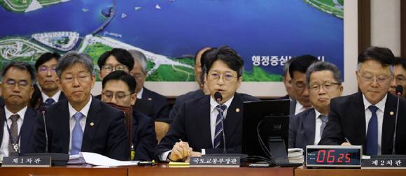 홍지선 국토교통부 장관 [사진=연합뉴스]