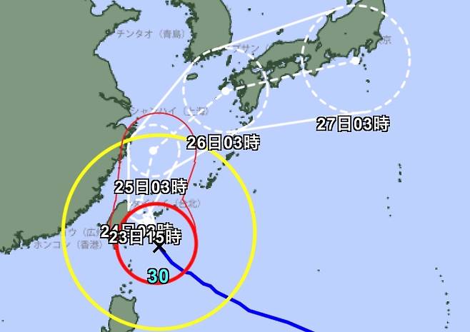 일본 기상청이 23일 오전 발표한 제30호 태풍 ‘참피’ 예상 경로. 대만 북부를 지난 태풍이 일본 규슈 방향으로 이동할 것으로 예상됐다. (일본 기상청 제공)