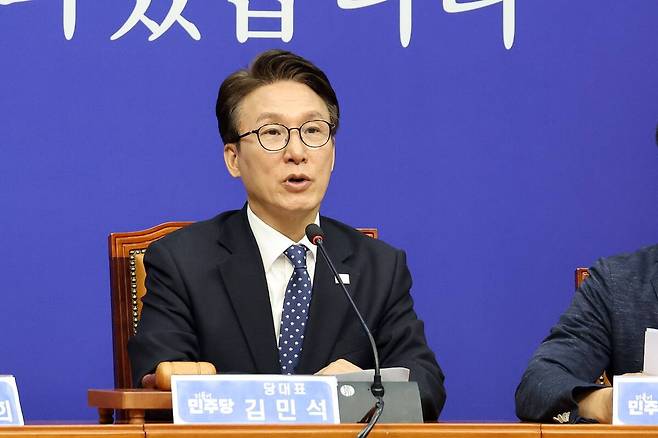 김민석 더불어민주당 대표가 21일 국회에서 열린 최고위원회의에서 발언하고 있다. 연합뉴스