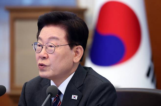 이재명 대통령이 지난 22일 청와대에서 열린 수석보좌관회의에서 발언하고 있다. [청와대통신사진기자단]