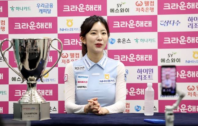 지난 대회 우승자 정수빈이 기자회견에서 소감을 밝히고 있다. /사진=PBA 투어 제공